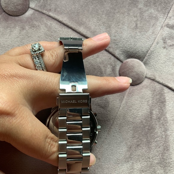 Michael Kors watch - Picture 3 of 3